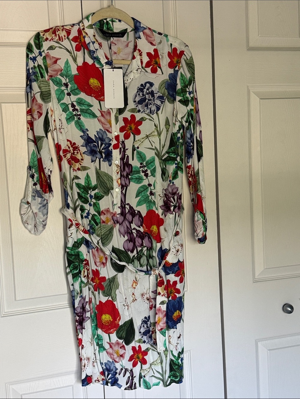Floral Button-Front Midi Dress in White with Multicolor Bouquet